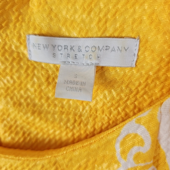 New York & Company Delightful Daisy Damask Jaquard Fit &Flare Women's Dress - Picture 3 of 8